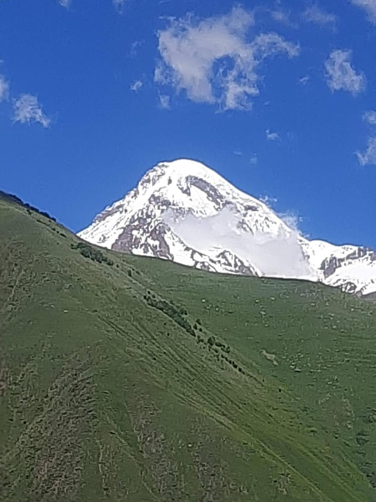 Cliffside Cottage Kazbegi Extérieur photo